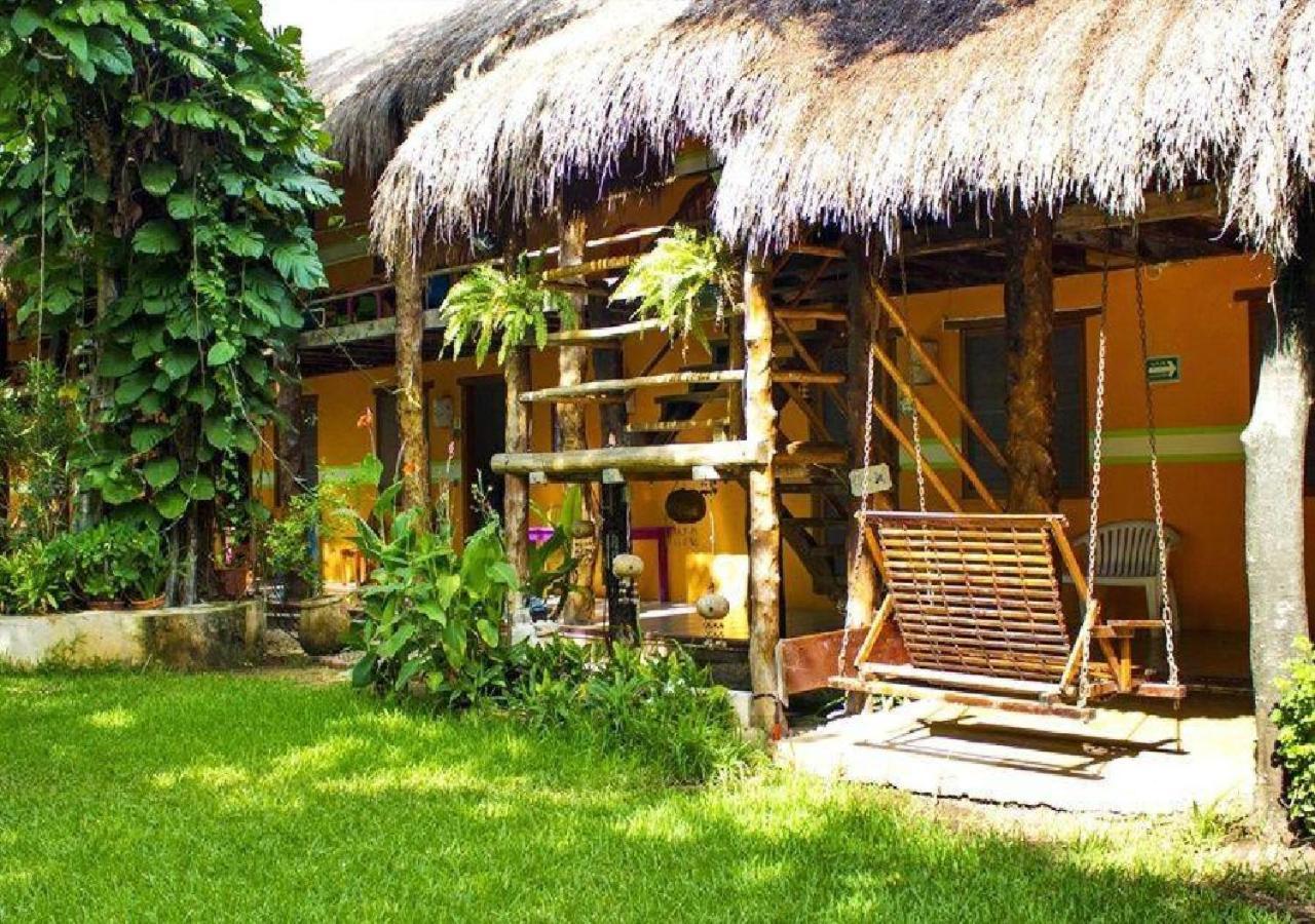 Esduma Iguanas Hotel Playa Del Carmen Exteriör bild