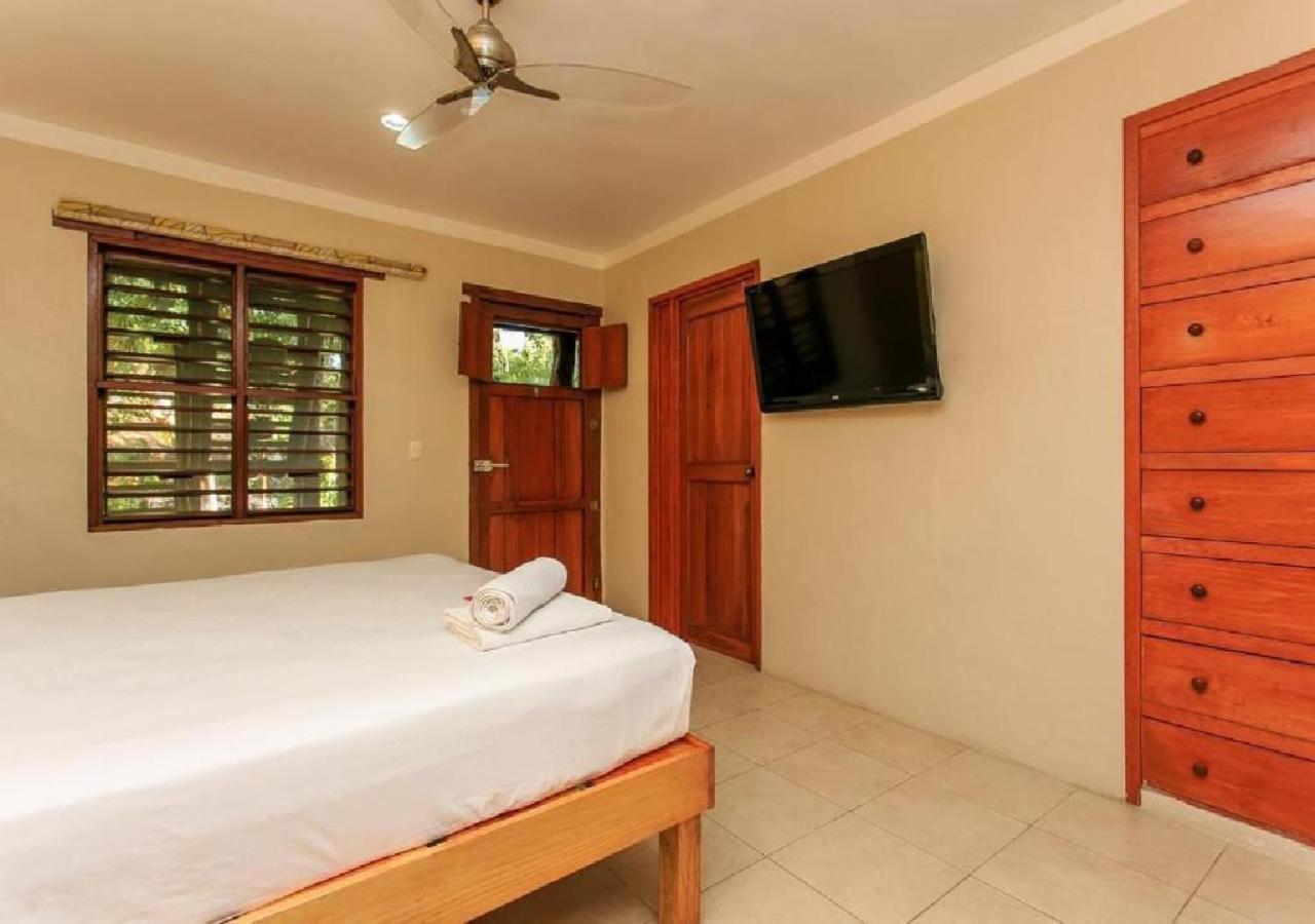 Esduma Iguanas Hotel Playa Del Carmen Exteriör bild