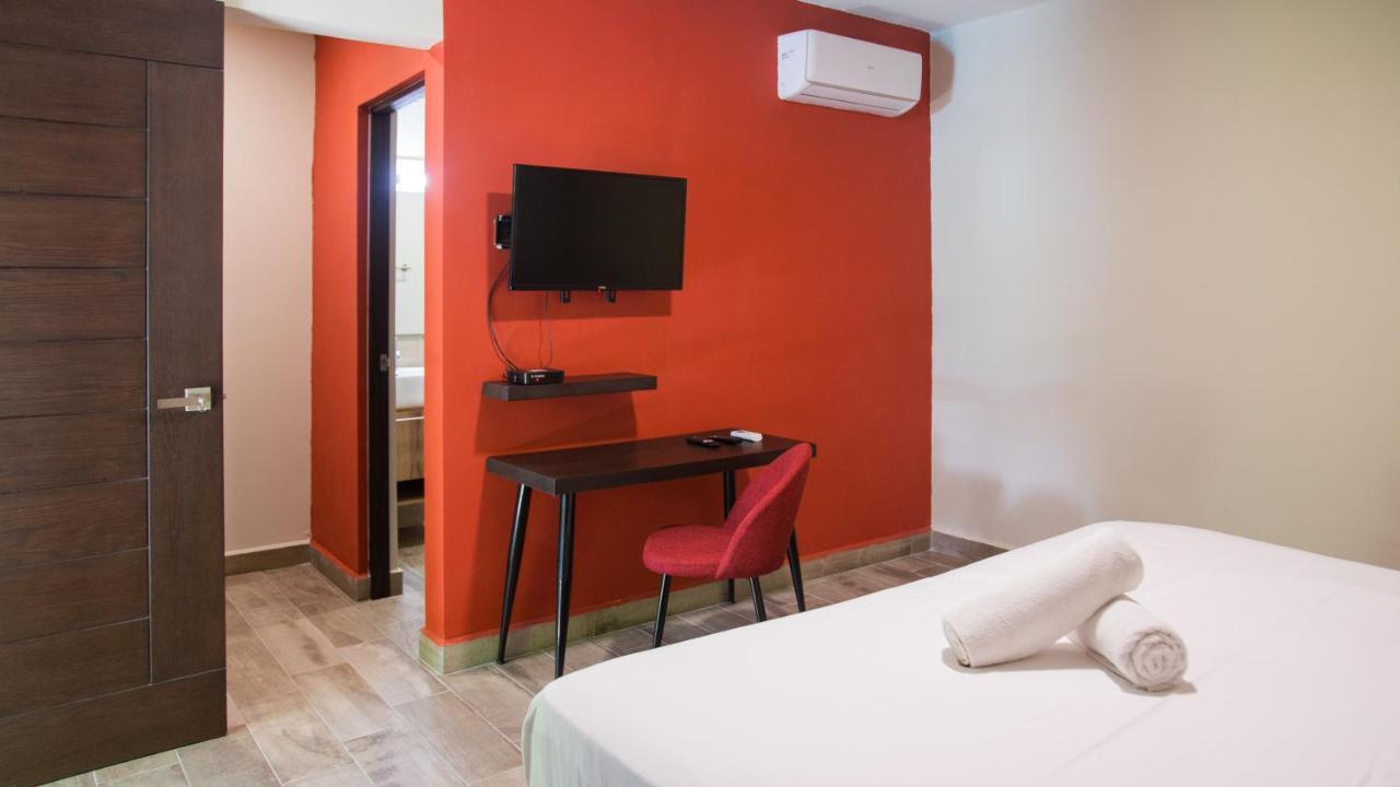 Esduma Iguanas Hotel Playa Del Carmen Exteriör bild